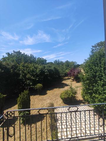MANOIR DU 19°SIECLE DANS UN ECRIN DE VERDURE