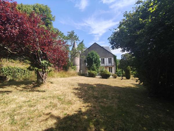 MANOIR DU 19°SIECLE DANS UN ECRIN DE VERDURE