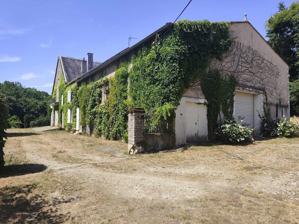 MANOIR DU 19°SIECLE DANS UN ECRIN DE VERDURE
