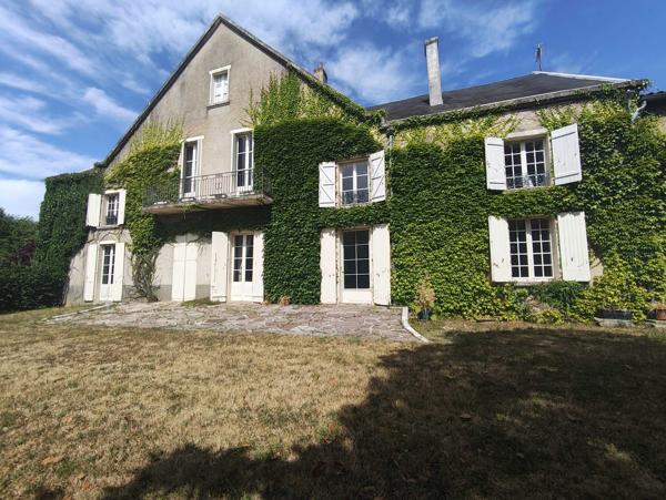 MANOIR DU 19°SIECLE DANS UN ECRIN DE VERDURE