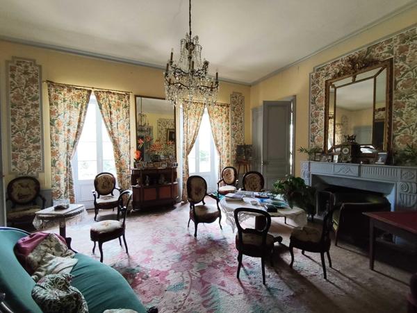 MANOIR DU 19°SIECLE DANS UN ECRIN DE VERDURE