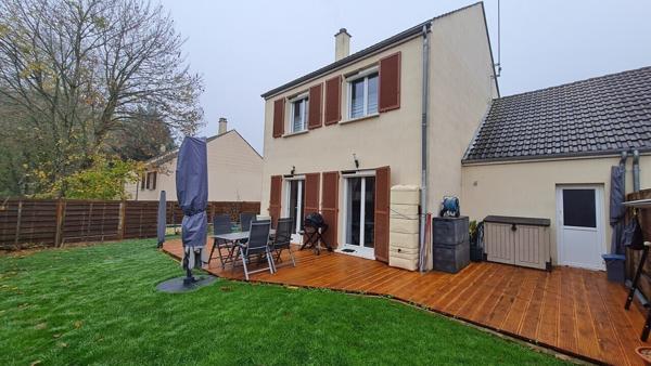 Maison 95 m², salon/séjour, 3 ch, salle d’eau, garage / terrain 456 m²