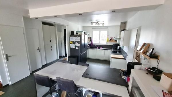 Maison 95 m², salon/séjour, 3 ch, salle d’eau, garage / terrain 456 m²