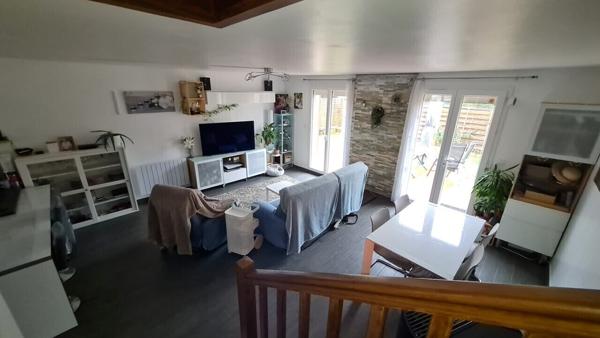 Maison 95 m², salon/séjour, 3 ch, salle d’eau, garage / terrain 456 m²