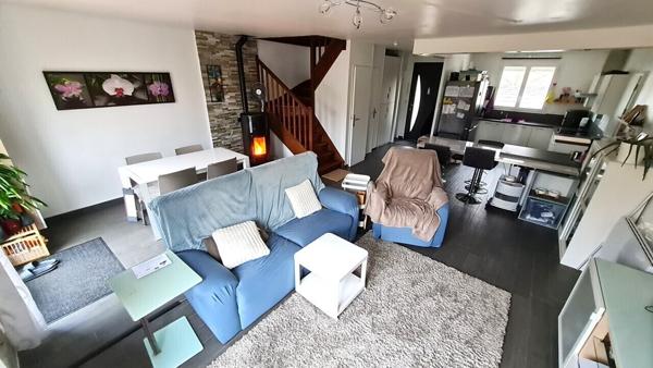 Maison 95 m², salon/séjour, 3 ch, salle d’eau, garage / terrain 456 m²