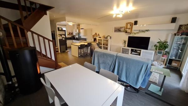 Maison 95 m², salon/séjour, 3 ch, salle d’eau, garage / terrain 456 m²