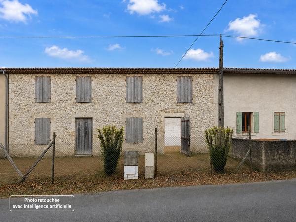 Idéal investisseur, Ensemble immobilier 168 m² à reconstruire entièrement, centre ville Casteljaloux 47700 Rare à Casteljaloux ! Au cœur de la ville, à proximité du collège, découvrez cette ancienne maison à réhabiliter entièrement, offrant un très beau potentiel pour la création de deux logements indépendants. Détails des diagnostics énergétiques
