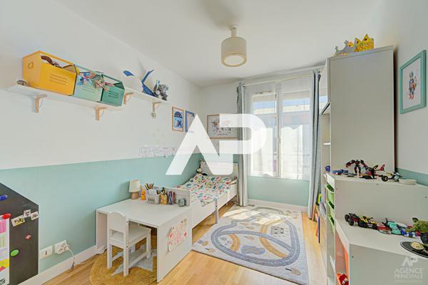 Appartement Rueil Malmaison 4 pièce(s) 86 m2 595 000 € **  - Référence  19929