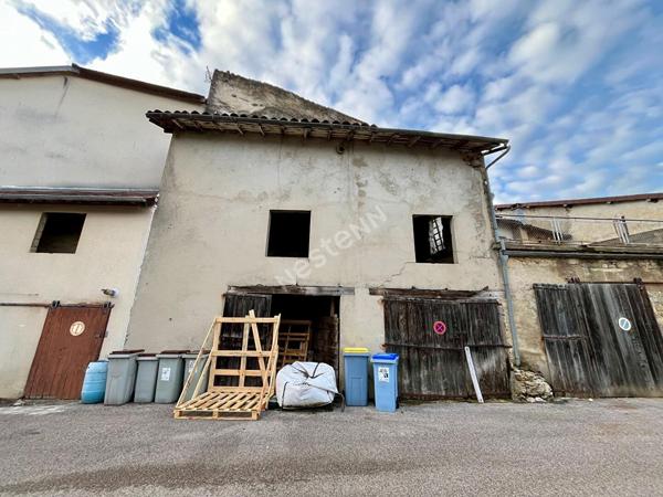 Bâtisse à rénover avec possibilité de créer 2 logements, gros potentiel  sur la commune de Val Suran