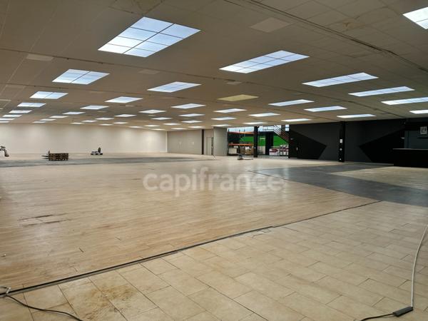 Local/bureau à vendre AUXERRE (89) de 1650 m2 Local polyvalent de 1650 m2 Potentiel exceptionnel.