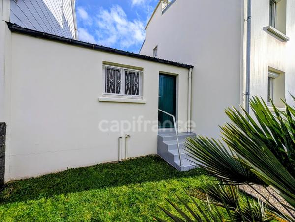 Maison en impasse dans quartier résidentiel, rez de chaussée à aménager, grand garage, à GUIPAVAS (29)