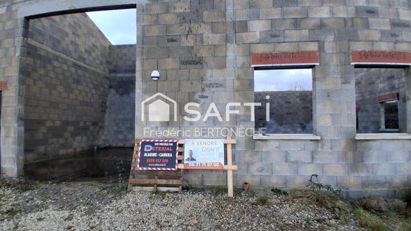 Bâtiment industriel non fini implanté dans une zone industrielle dynamique.