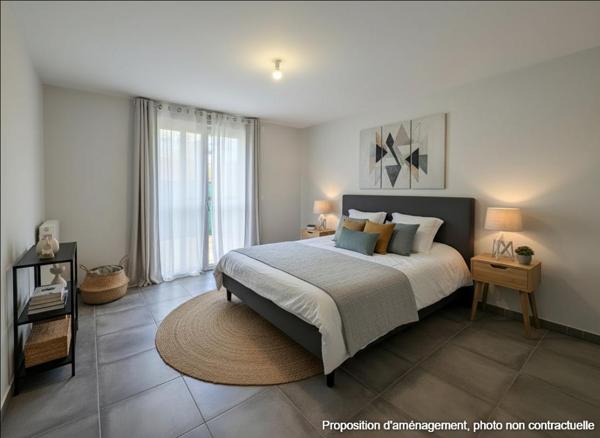 En RDC d'une résidence prisée, BEL APPARTEMENT T3 DE 67 M²  avec jardin, place de parking, terrasse et possibilité de garage en sus