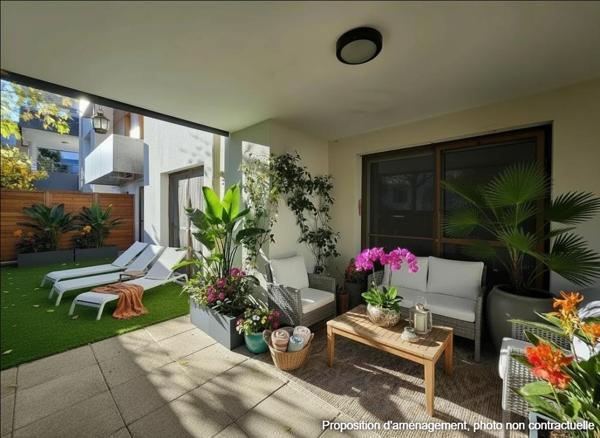 En RDC d'une résidence prisée, BEL APPARTEMENT T3 DE 67 M²  avec jardin, place de parking, terrasse et possibilité de garage en sus