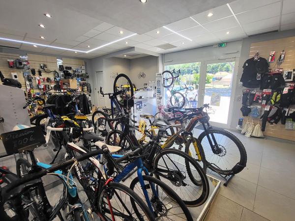Fonds de commerce Vélo, vente réparation et location, 105 M² Château Arnoux, Alpes de Haute Provence