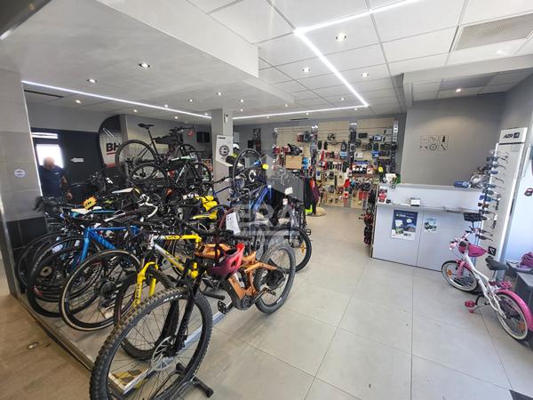 Fonds de commerce Vélo, vente réparation et location, 105 M² Château Arnoux, Alpes de Haute Provence