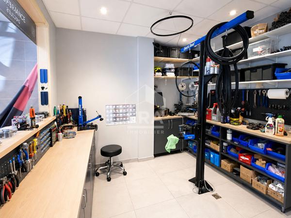 Fonds de commerce Vélo, vente réparation et location, 105 M² Château Arnoux, Alpes de Haute Provence