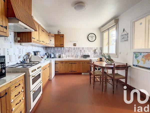 Maison traditionnelle 10 pièces de 294 m² à Plérin (22190)