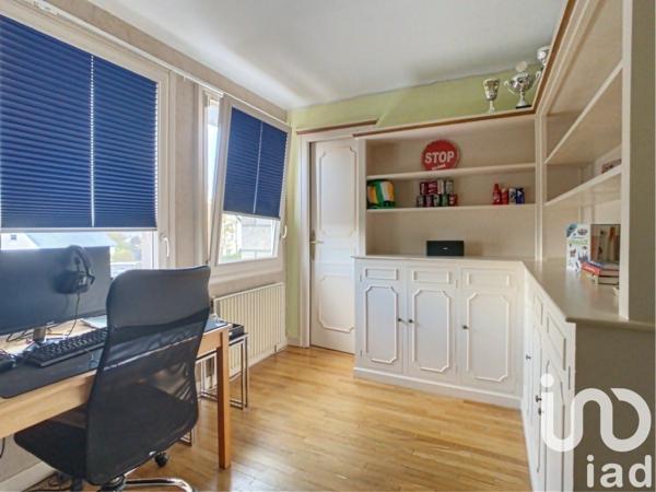 Maison traditionnelle 10 pièces de 294 m² à Plérin (22190)