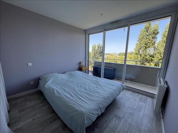 Appartement à louer 1 218 € CC LE BOUSCAT 3 p 78 m² DPE D