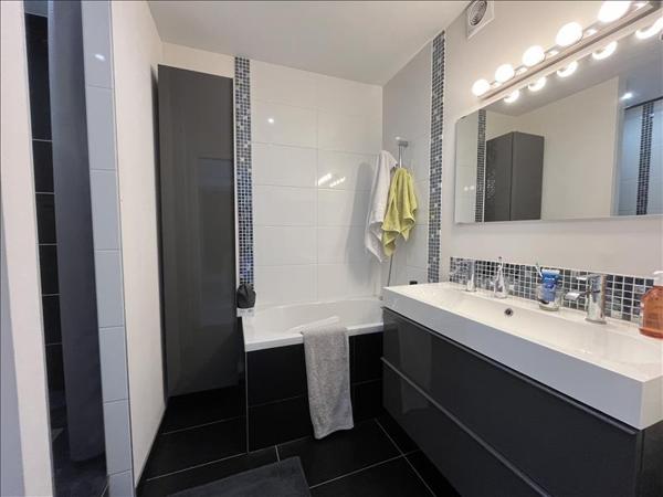 Appartement à louer 1 218 € CC LE BOUSCAT 3 p 78 m² DPE D