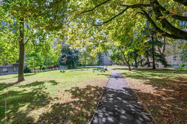 Paris (75020) Paris 20ème, 4 pièces 78m2 au 6ème étage avec ascenseur - Tavaux