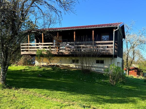 Chalet de 85m2, 2 chambres sur terrain de 2044 m2.