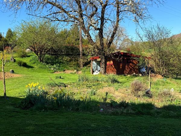 Chalet de 85m2, 2 chambres sur terrain de 2044 m2.