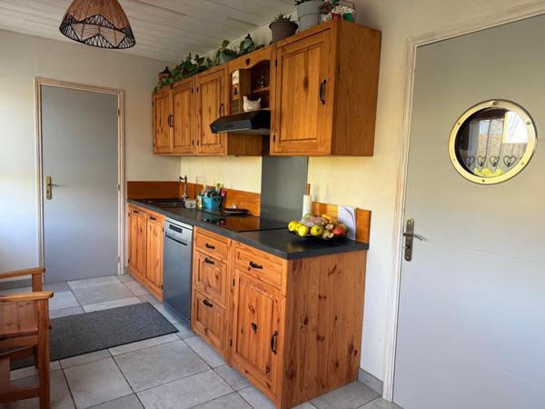 Chalet de 85m2, 2 chambres sur terrain de 2044 m2.