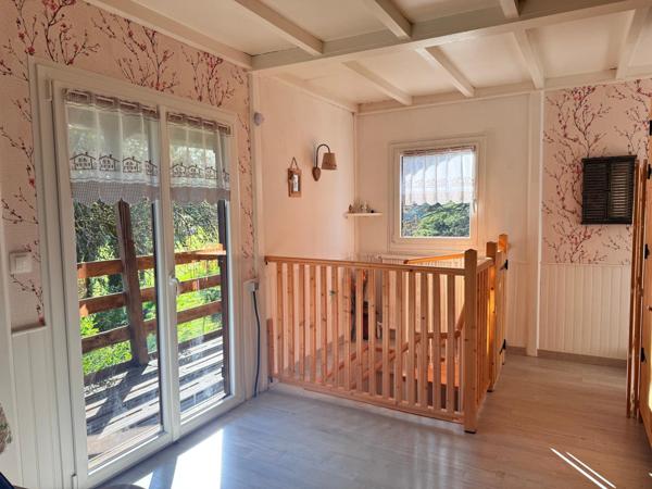 Chalet de 85m2, 2 chambres sur terrain de 2044 m2.