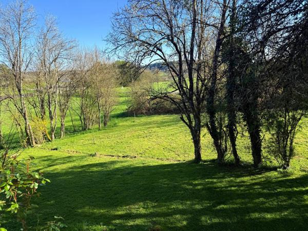 Chalet de 85m2, 2 chambres sur terrain de 2044 m2.