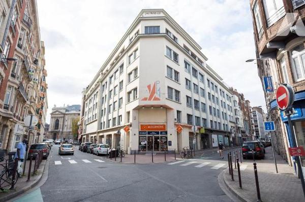 Une place de parking couverte en centre de Lille