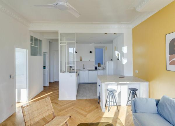 Appartement à vendre    3 pièces • 68,72 m2 Marseille 2