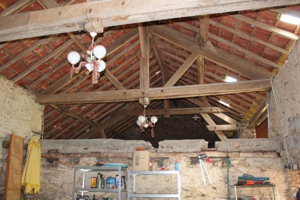 Saint Maur (18 )- Fermette rénovée avec bungalow et grande grange sur 4,7 hectares. Saint-Maur (18270)