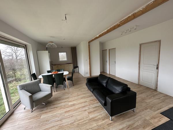 Saint Maur (18 )- Fermette rénovée avec bungalow et grande grange sur 4,7 hectares. Saint-Maur (18270)