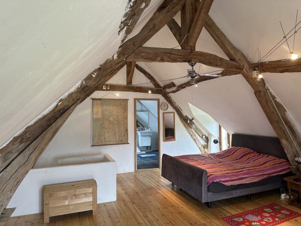 Saint Maur (18 )- Fermette rénovée avec bungalow et grande grange sur 4,7 hectares. Saint-Maur (18270)