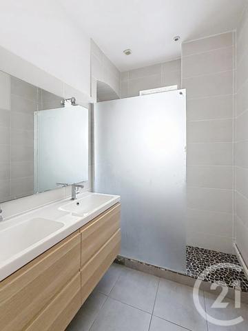 Appartement F4 à vendre  5 pièces - 105,01 m 2   CLERMONT FERRAND  - 63