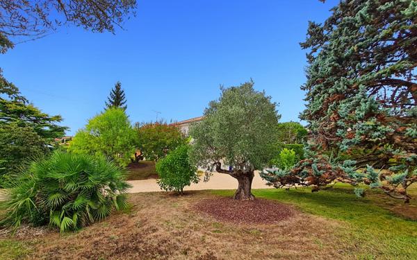 Maison à vendre    7 pièces • 200 m2 Foulayronnes