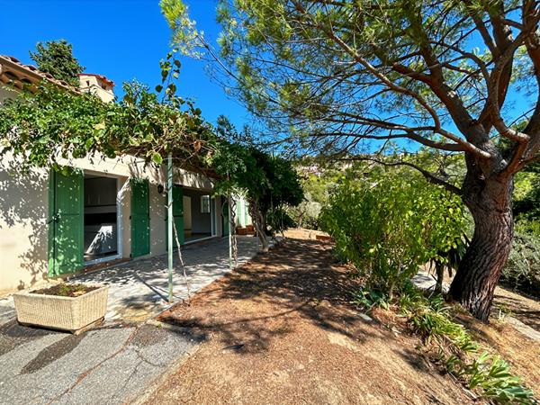 VILLA INDIVIDUELLE DE TYPE 8 PIÈCES