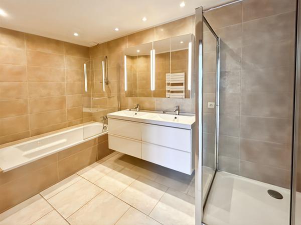 VILLA INDIVIDUELLE DE TYPE 8 PIÈCES