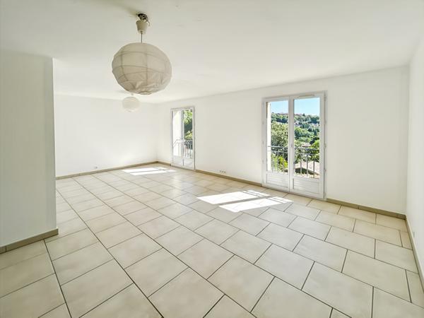 VILLA INDIVIDUELLE DE TYPE 8 PIÈCES