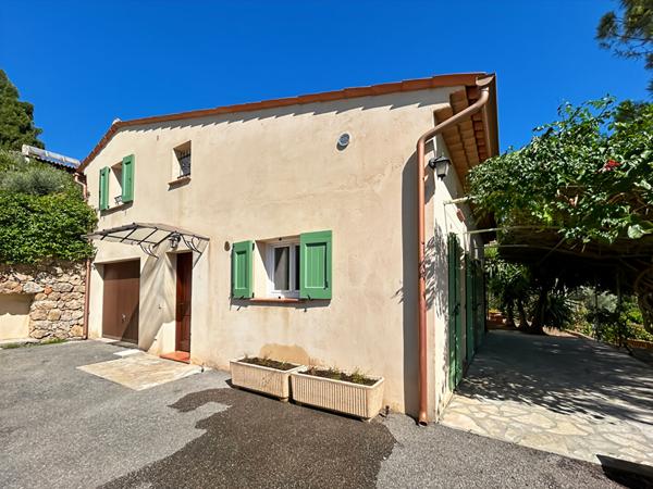 VILLA INDIVIDUELLE DE TYPE 8 PIÈCES