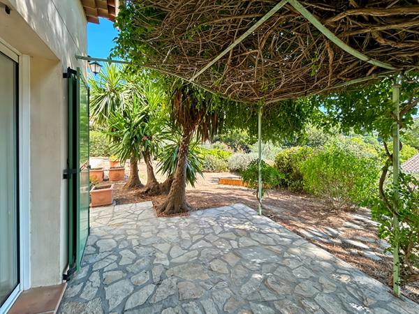 VILLA INDIVIDUELLE DE TYPE 8 PIÈCES