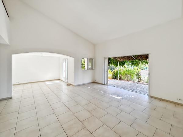 VILLA INDIVIDUELLE DE TYPE 8 PIÈCES