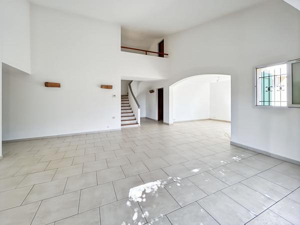 VILLA INDIVIDUELLE DE TYPE 8 PIÈCES