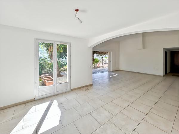 VILLA INDIVIDUELLE DE TYPE 8 PIÈCES