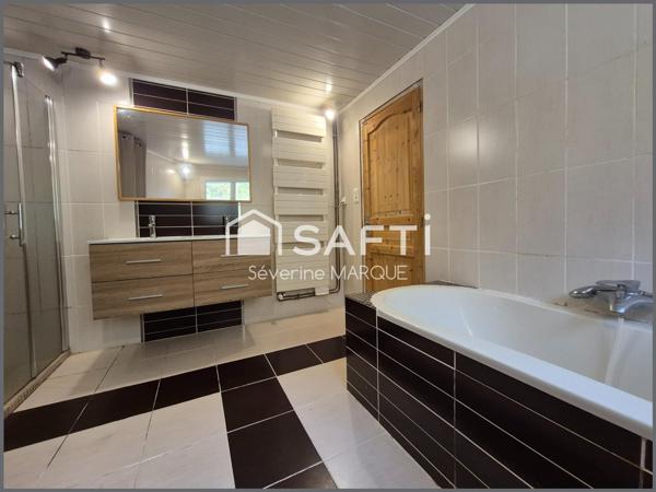 Maison de Village libre sur 3 faces