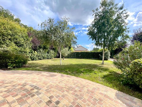 Maison Eragny 7 pièce(s) 195 m2 749 900 € **  - Référence  7996