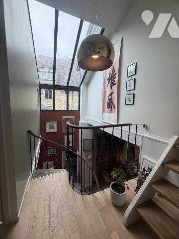 CAEN - QUARTIER HISTORIQUE - ATYPIQUE Appartement duplex de 163 m2 - Studio annexe 50 m2 - Jardin