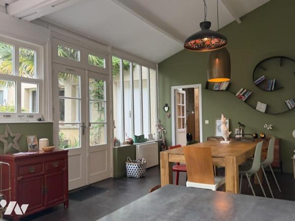 CAEN - QUARTIER HISTORIQUE - ATYPIQUE Appartement duplex de 163 m2 - Studio annexe 50 m2 - Jardin